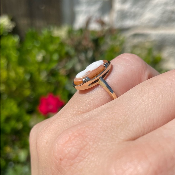 Carved Cameo Solid Yellow Gold 10k Ring - Picture 10 of 11